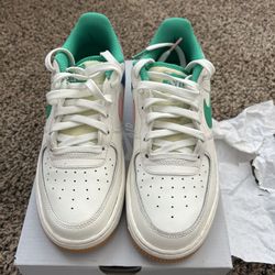 Nike Air Force 1 (Size 5.5y)