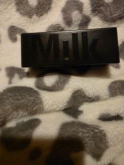 Milk Makeup Pore Eclipse Non-Comedogenic Mattifying + Blurring Primer Stick