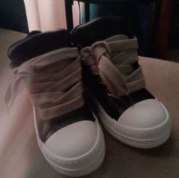 Puffy low ricks wore twice