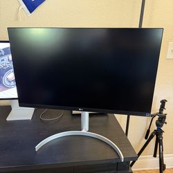 LG 4K Monitor (27 Inches)