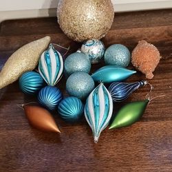Lot Of Vintsge Ornaments 