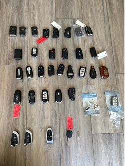All types of car keys available hmu cheap car keys