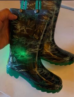 Raining boots, size 8