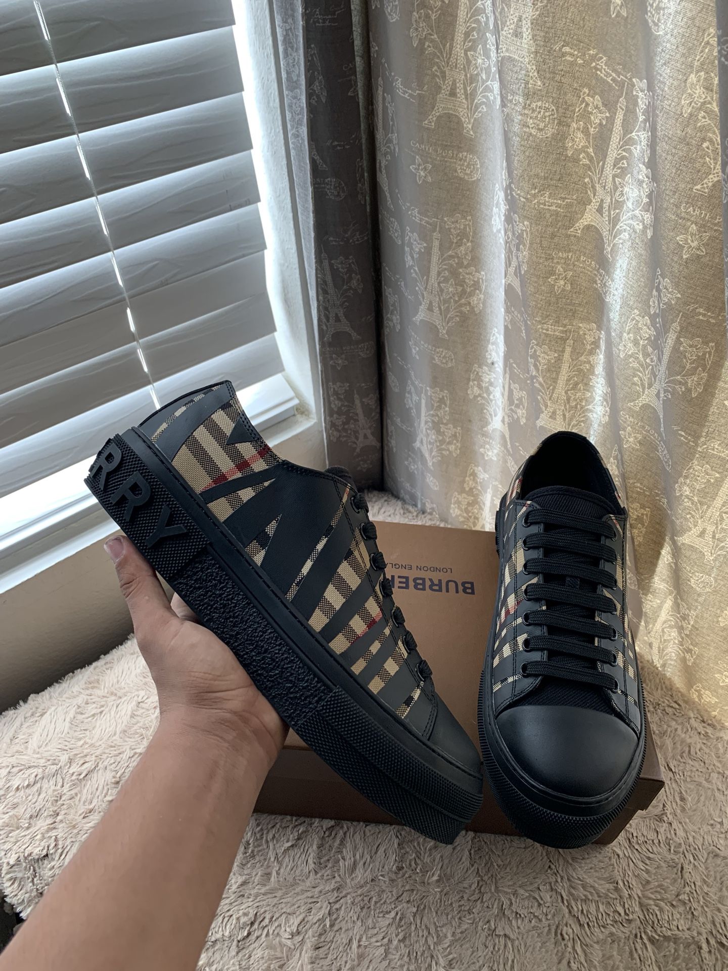 Burberry Black Shoes 