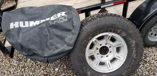 H2 Hummer tire and spare tire cover cover has a slight tear in it