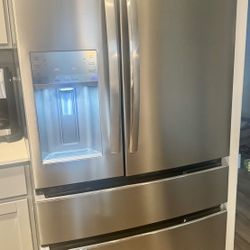 Frigidaire Gallery Fridge - Need Gone Soon  