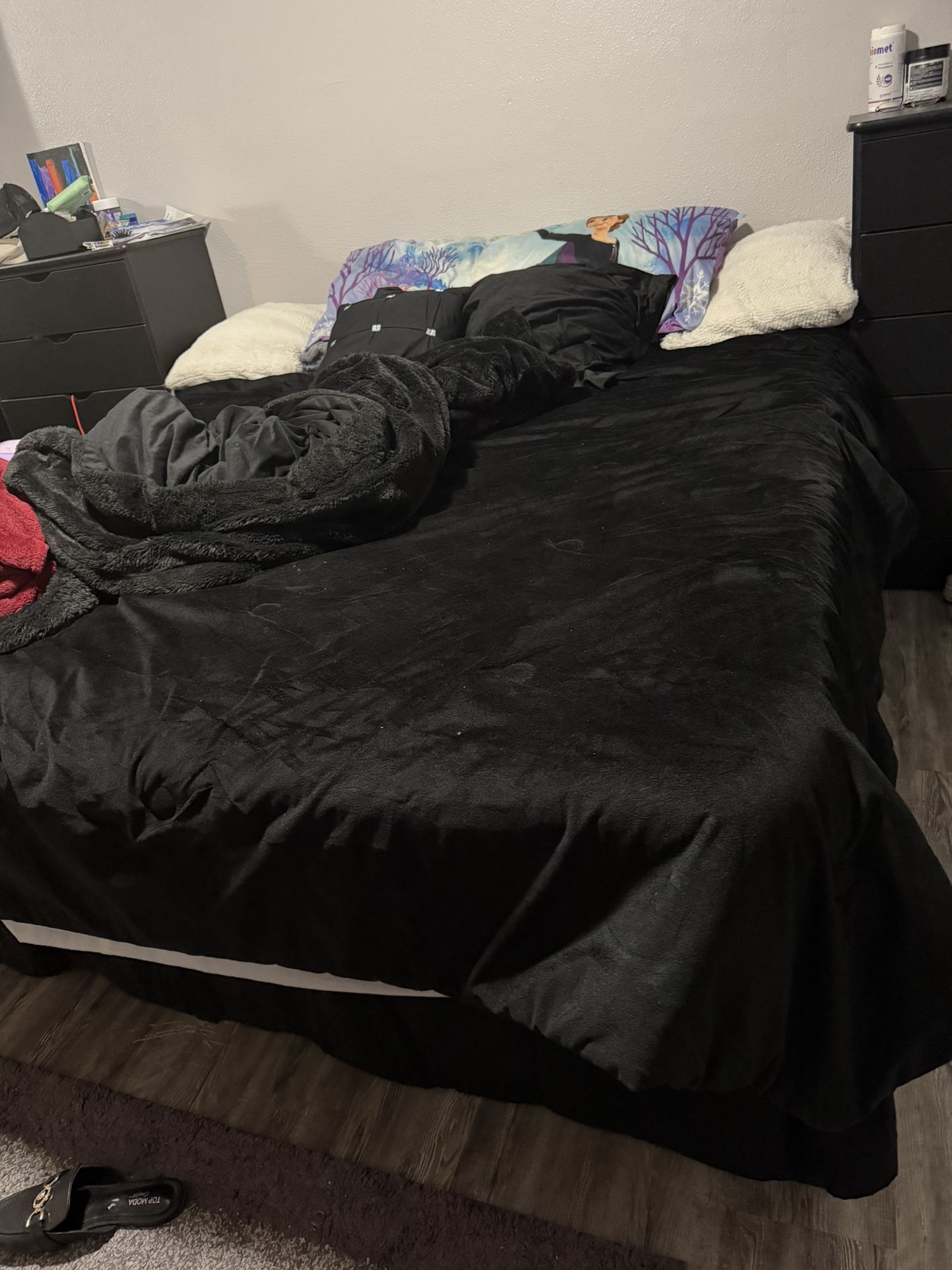 King Mattress And Bottom Bed Stand