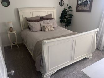 Sleigh Bed Queen Size