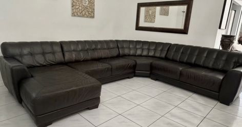 Excellent Condition Chateau d'ax Pure Italian Leather Sectional Sofa - Can Deliver