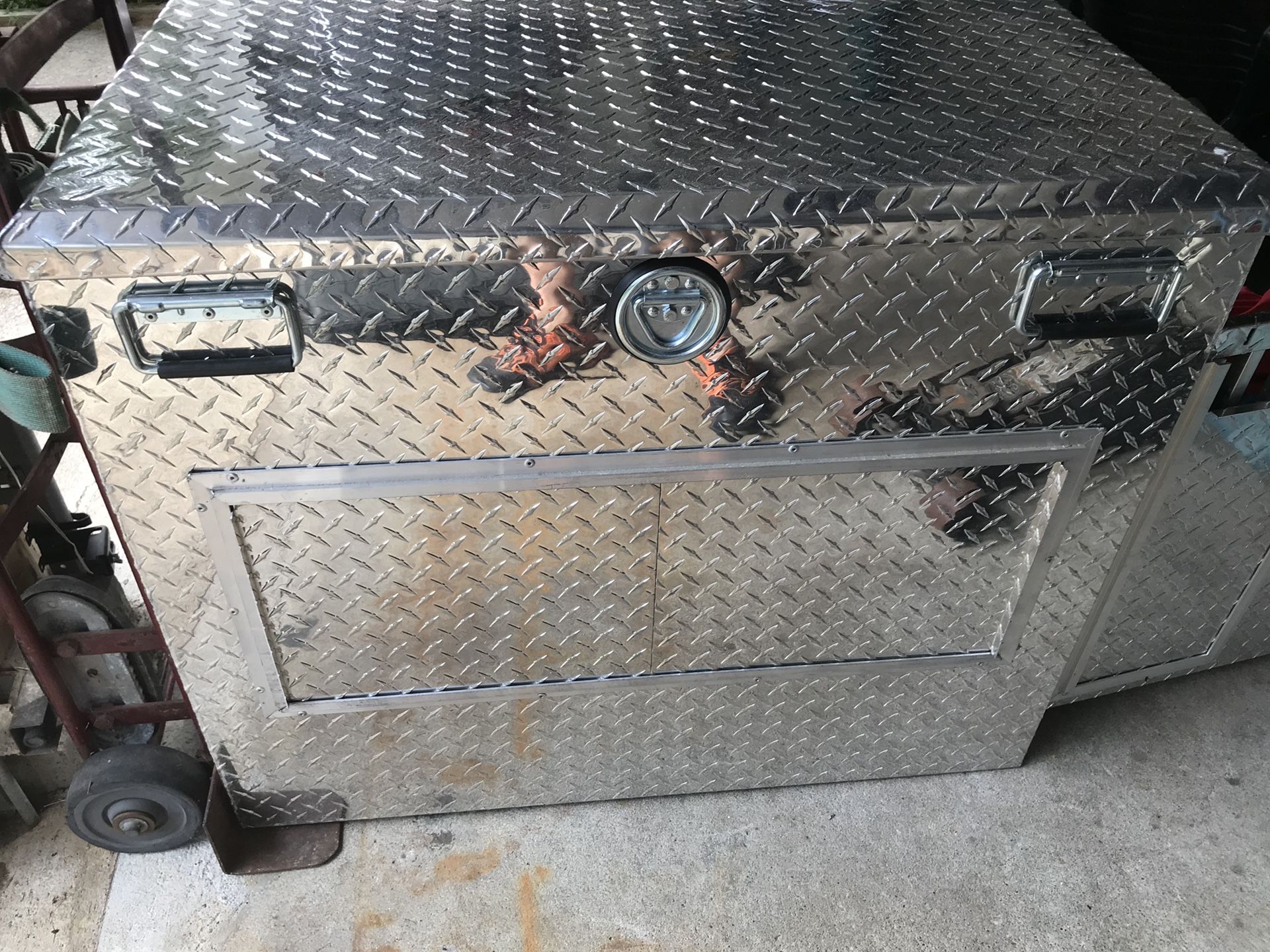 Aluminum dog crate with storage on top. Owens series dog box. 21x38x32