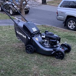 Honda HRN216 Gas Lawnmower with Smart drive, like new.