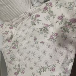 Simply Shabby Chic Reversible Queen cotton quilt 86in x 92in