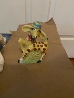 Vintage ceramic giraffe salt shaker