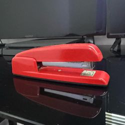 Red Desktop Stapler – Works Great