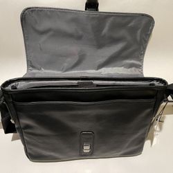 REACTION   KENNETH  COLE  COMPUTER  BAG