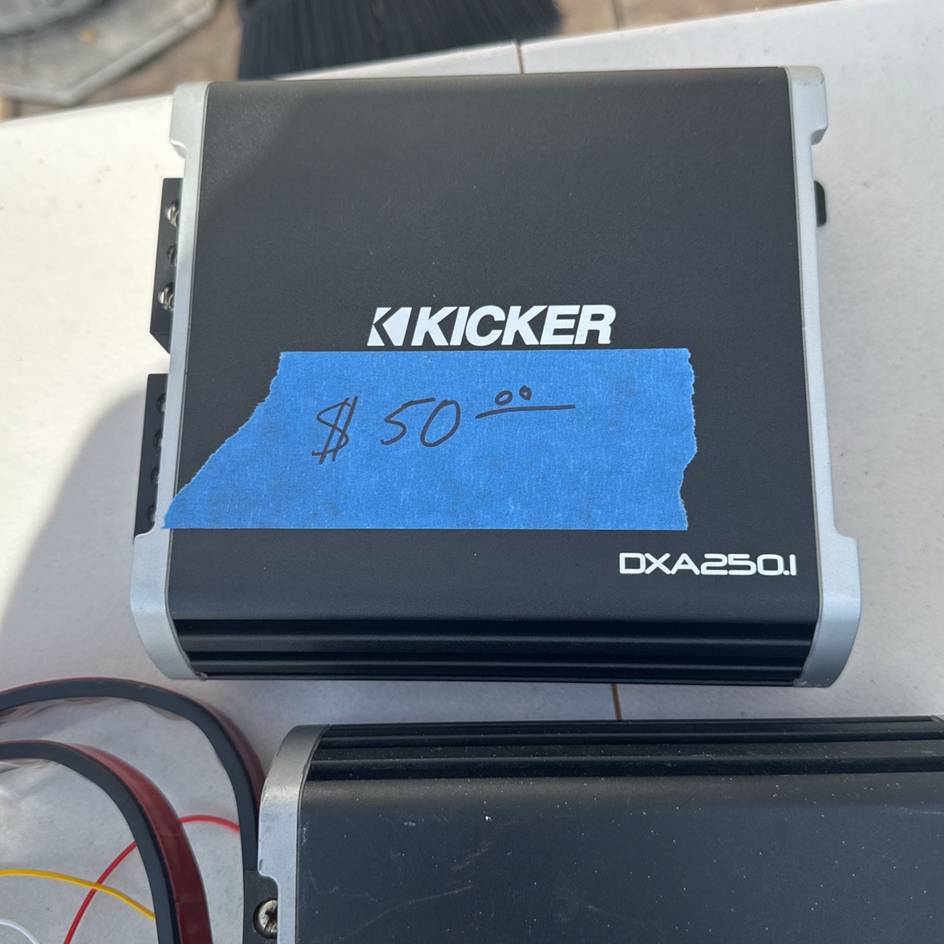 Kicker Amp