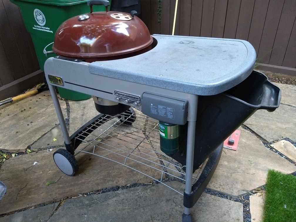 Weber charcoal grill with accessories