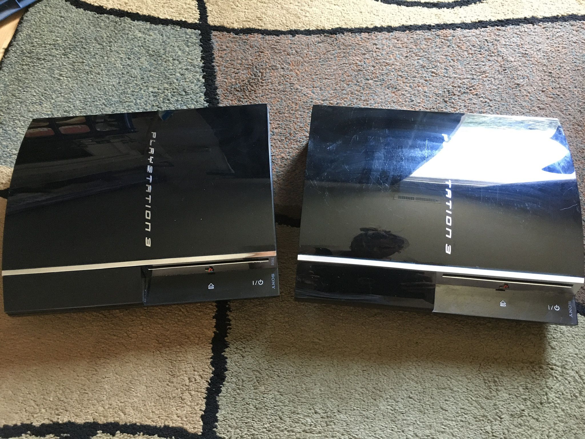 PS3 Console Bundle of 2 - Need repair PlayStation 3 Model CECH-E01 & CECH-K01 - they both have the blinking red light when turned on. Please see pics