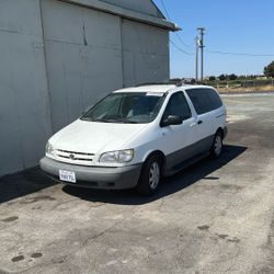 2000 Toyota Sienna