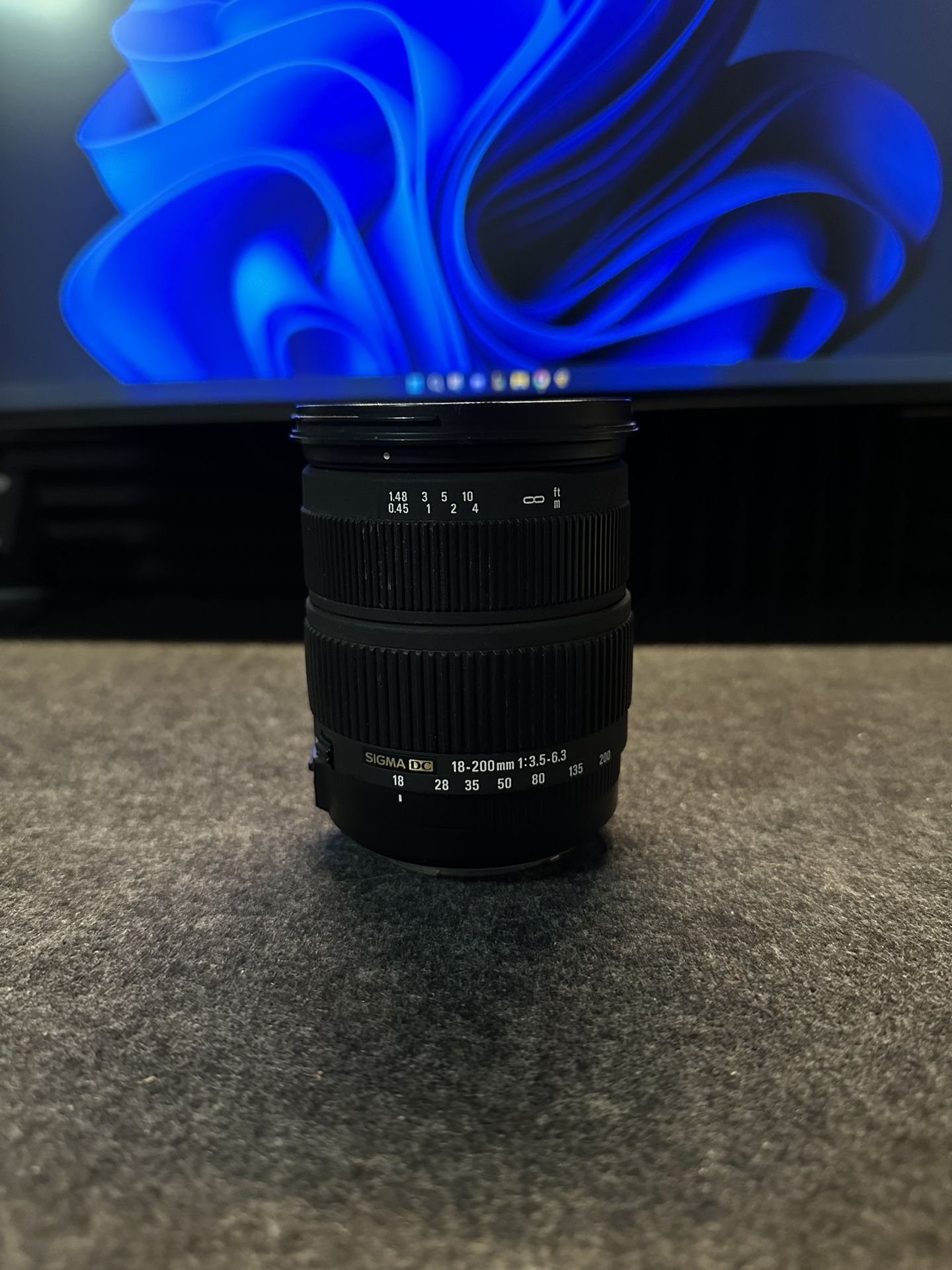 Sigma DC 18-200mm f/3.5-6.3 OS HSM AF Zoom Lens for Canon EF Mount