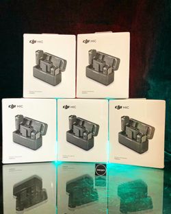 DJI Mic 2 2-Person Compact Digital Wireless Microphone System/Recorder for Camera & Smartphone (2.4 GHz)