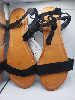 Size 7,5 Trary black and brown strappy flat sandals