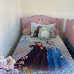 Two Twin Beds Pink