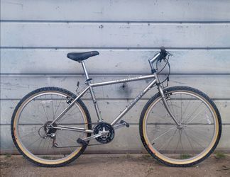 SPECIALIZED HARDROCK MTB BIKE