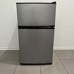 BRAND NEW MINI FRIDGE NEVER USED!