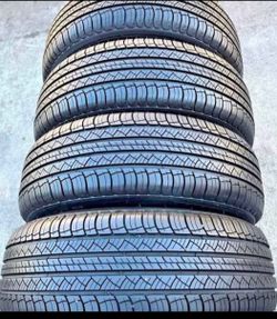 235 65 18 Michelin tires Con 80% de Vida Las 4🎃🎃🎃
