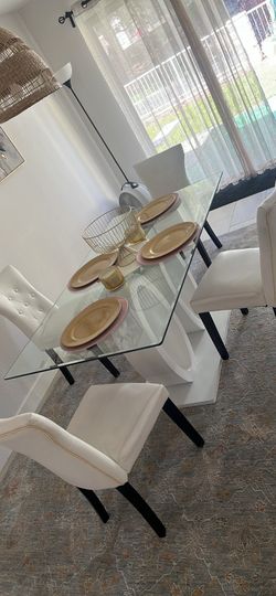 white leather chairs Glass dining table with white leather chairs