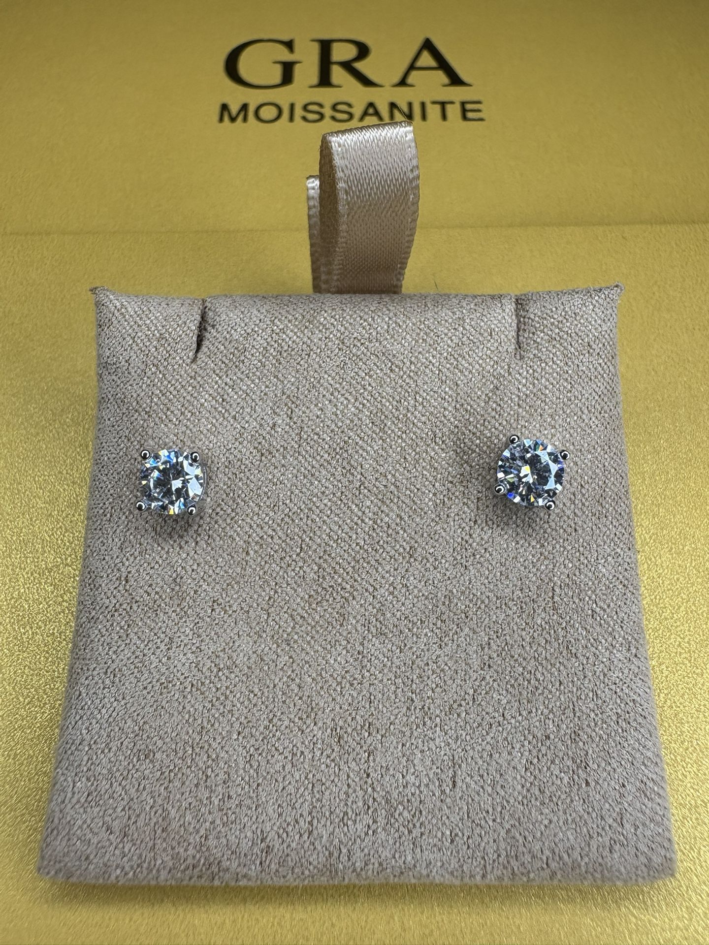 Moissanite Classic 4 Prong Earrings – 5.0mm 1.0ct Total, S925 Silver, GRA Certified VVS1