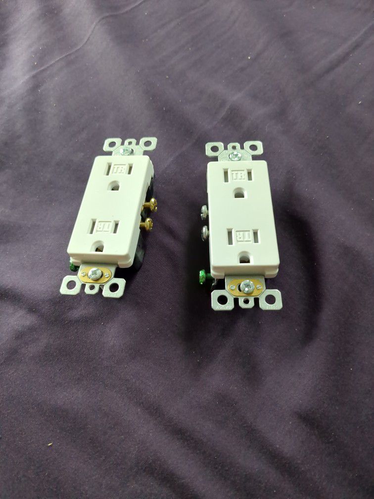 ELEGRP 15 Amp Tamper Resistant White Electrical Wall Outlet, 125V, UL 1.50 Each


