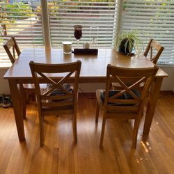 Dinning Room Table + 4 chairs - hardwood