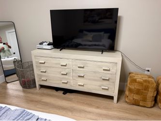 60” 6 drawer dresser in perfect condition for sale.
