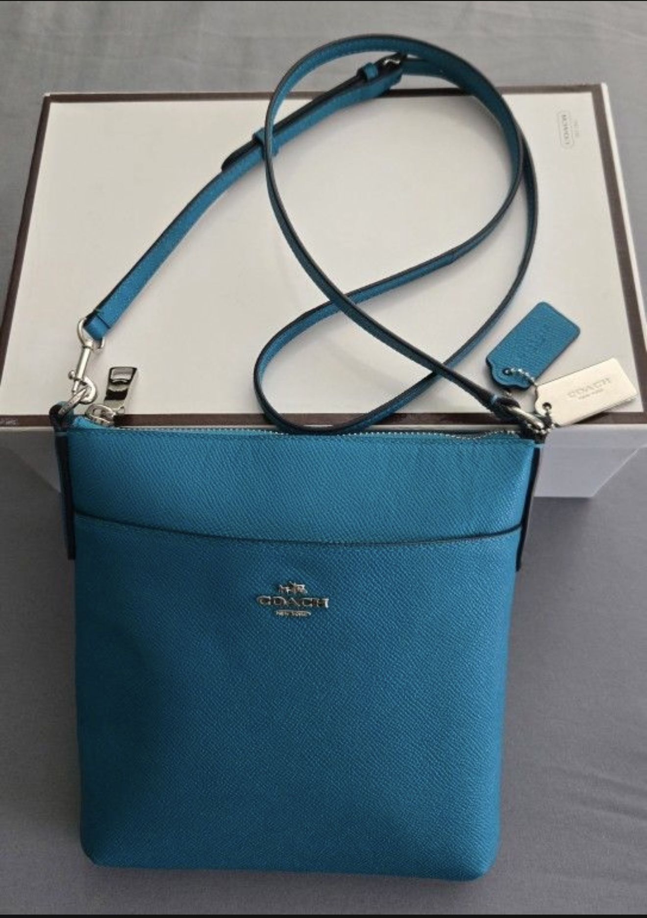 Pretty Hand Bag From Coach Brand! Open Box ( Ask For The Price)