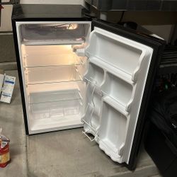Midea Mini Refrigerator Fridge
