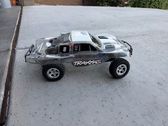 Traxxas Slash BL-2s truck