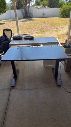Electric desk