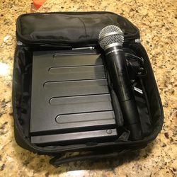 American Audio Wirelss Microphone And Receiver 