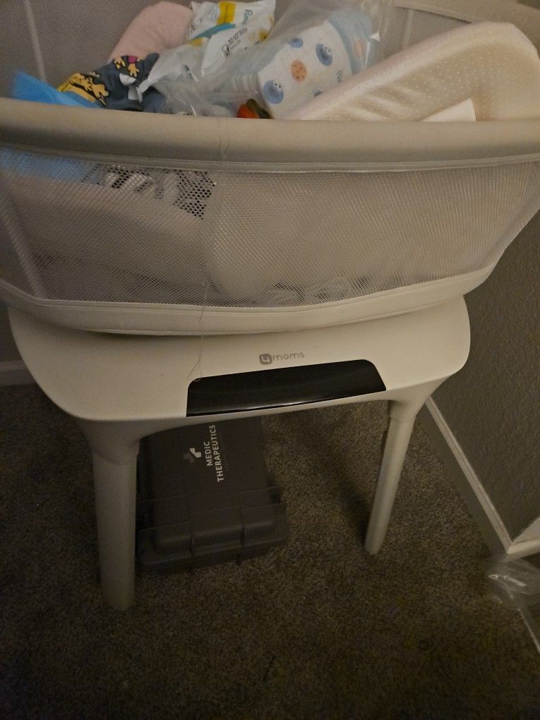 Mamaroo 4 Moms Bassinet