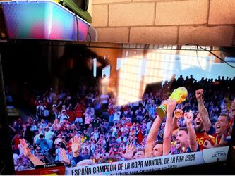 TV Sharp Aquos 60” (No Smart TV )
