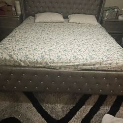 Full King Bedroom Set With $800 Mattress Read Description Details