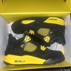 Air Jordan Retro 4 Thunder 