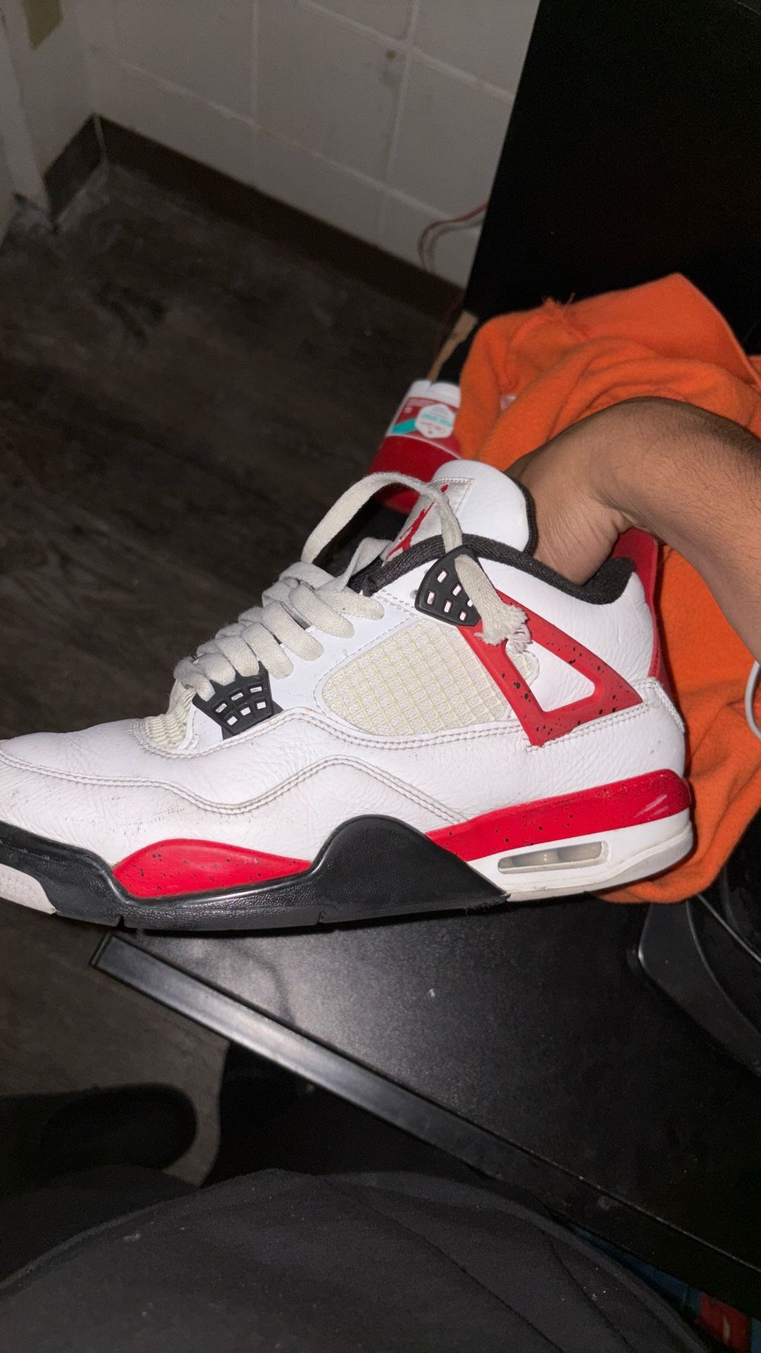 Jordan 4s 250$ Size 9.5