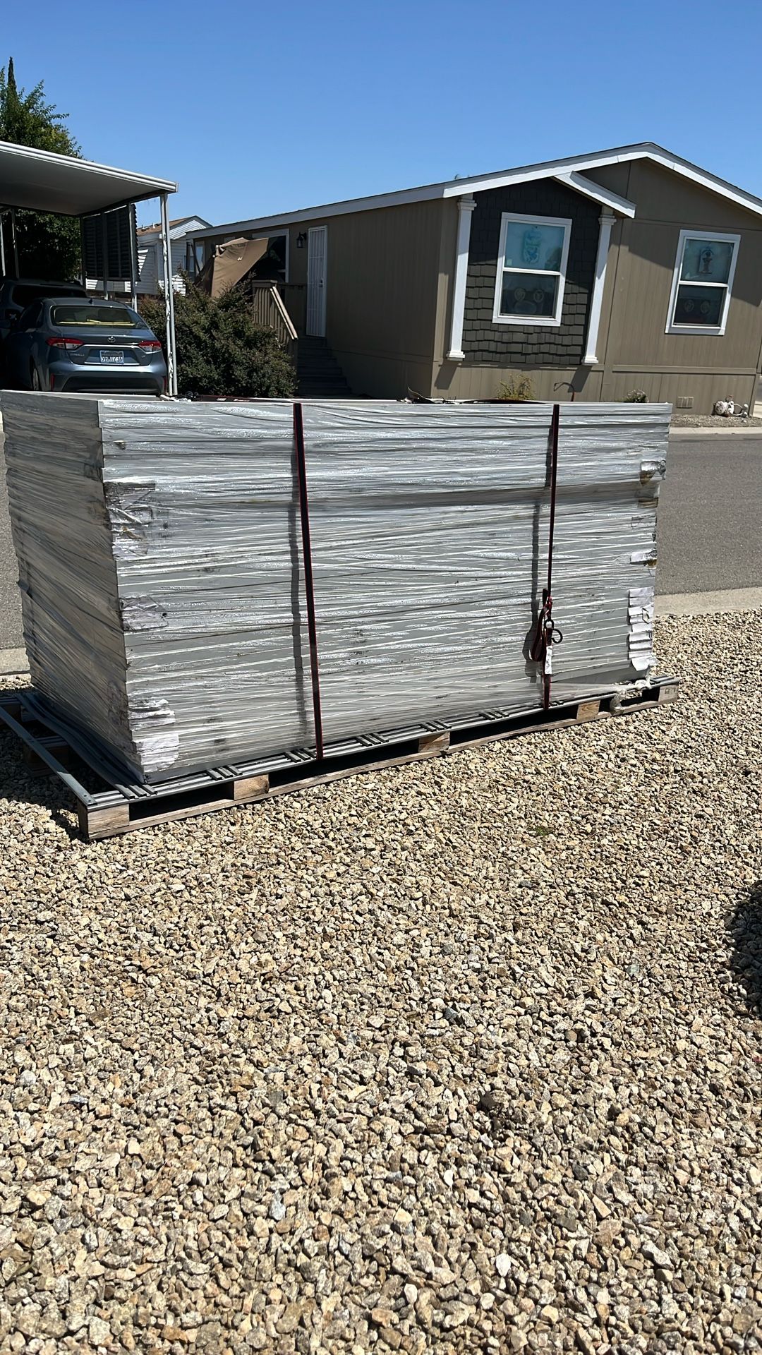 Free - Solar Panels 470W, Broken Glass - Solar Panels Take All 32 Total