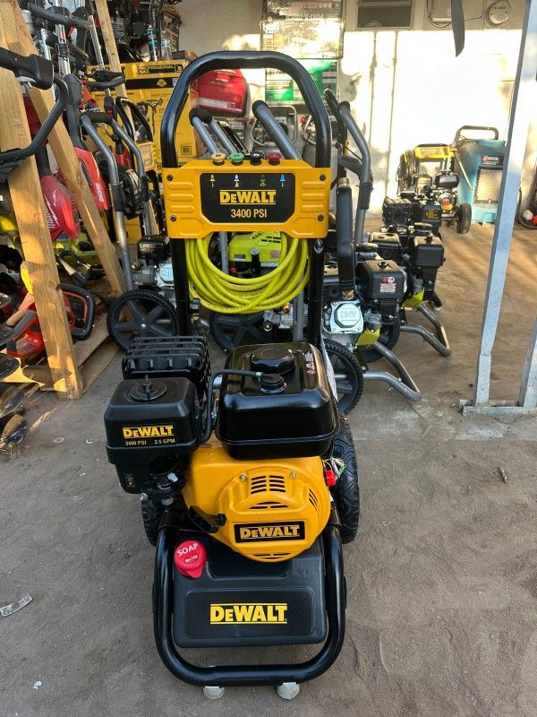 DEWALT
3400 PSI 2.5 GPM Gas Cold Water Pressure Washer with 208cc Engine
