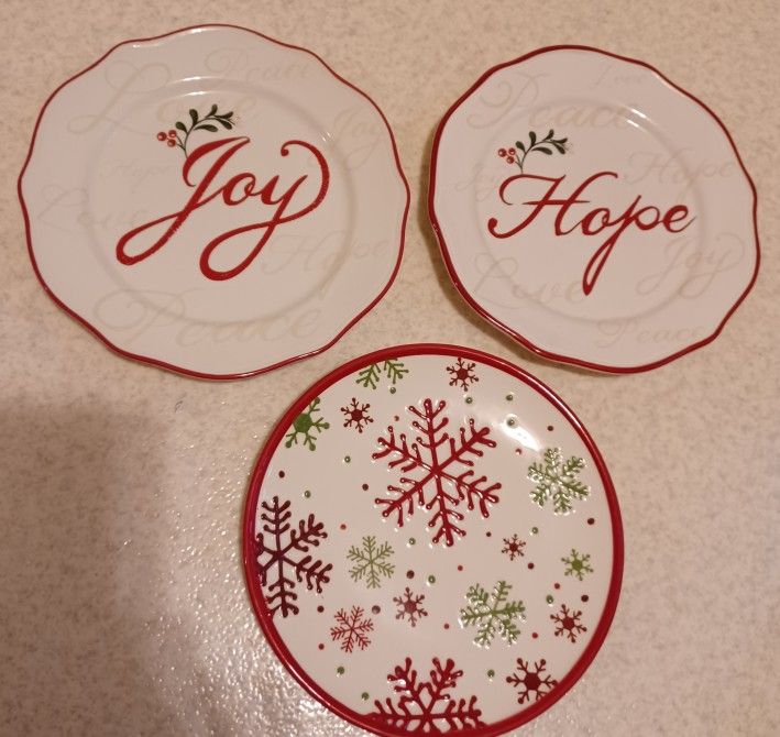 3 Collector Christmas Plates
