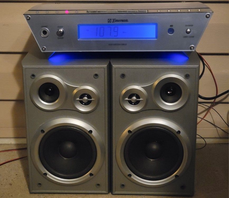 Emerson ES13 CD Player AM/FM Radio Stereo System