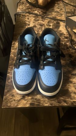 Jordans 1 Black&Blue low top Size 7